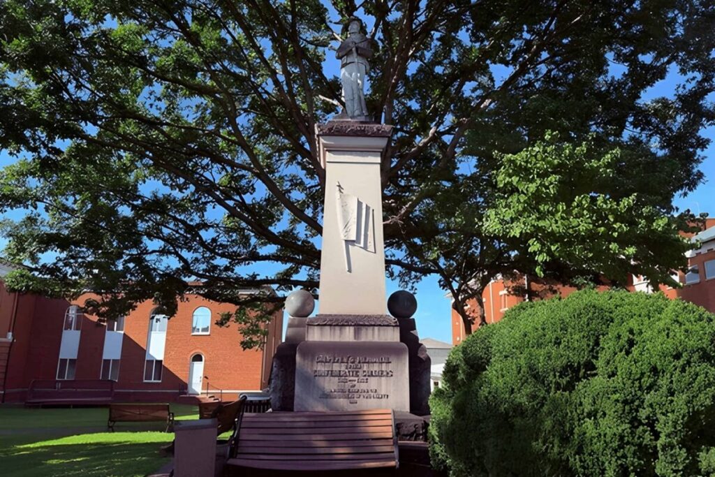 old confederate soldiers civil war monument in front of the culpeper county courthouse