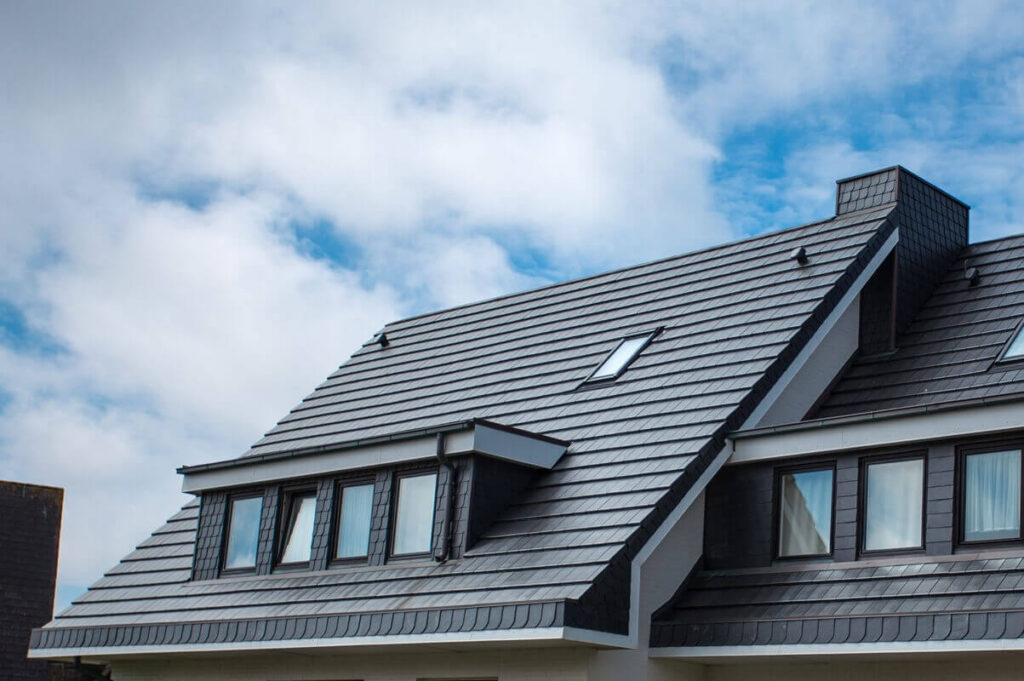 roof of the house is very beautiful