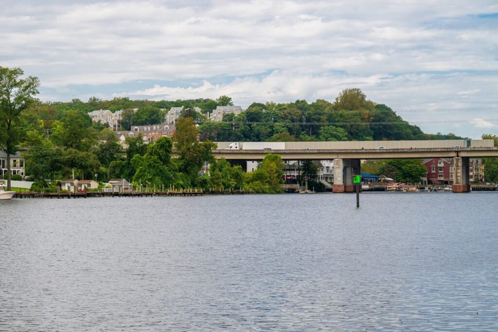 town of Occoquan on the river ban